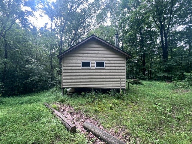 983 Lakewood Neshannock Falls Road