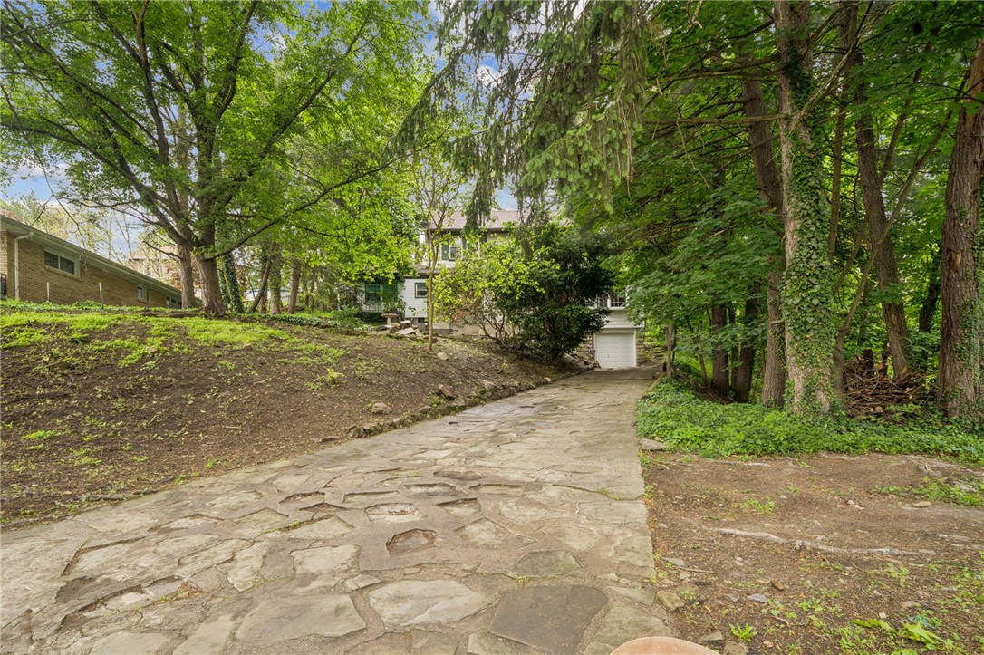339 Good St