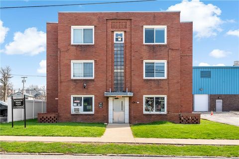 Photo of 315 N Washington St #12, Butler, PA 16001 (MLS # 1747144)