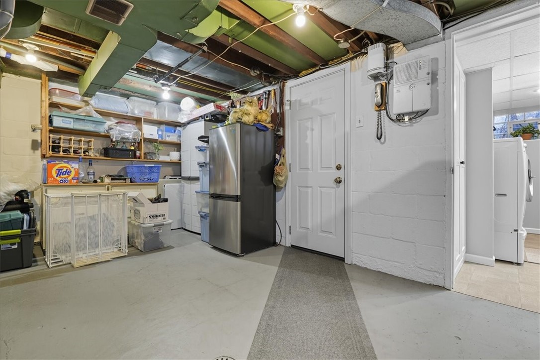 Brentwood, Pennsylvania 15227, United States, 3 Bedrooms Bedrooms, ,2 BathroomsBathrooms,Residential,Active,221697