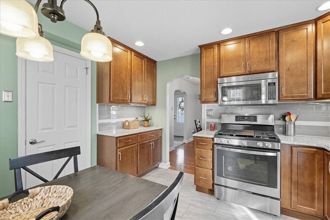 Brentwood, Pennsylvania 15227, United States, 3 Bedrooms Bedrooms, ,2 BathroomsBathrooms,Residential,Active,221697