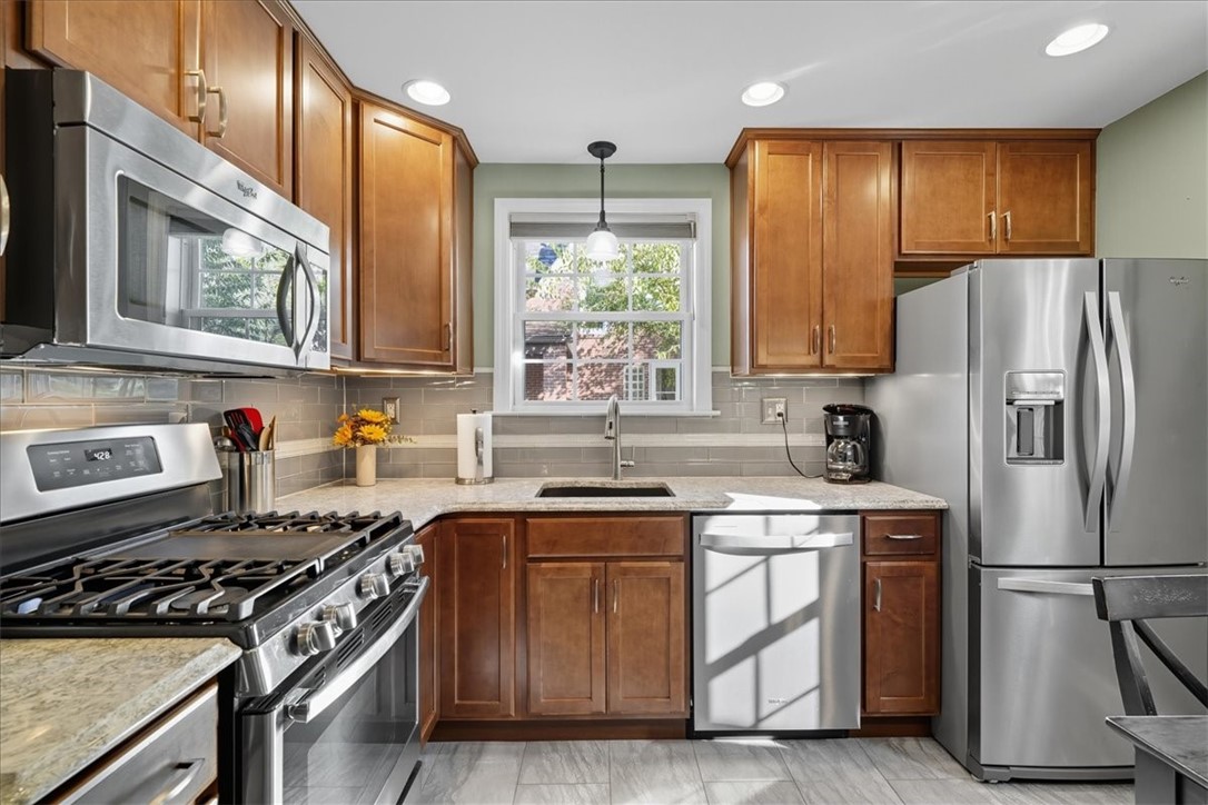 Brentwood, Pennsylvania 15227, United States, 3 Bedrooms Bedrooms, ,2 BathroomsBathrooms,Residential,Active,221697