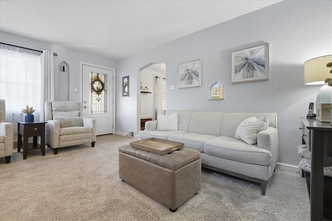 Brentwood, Pennsylvania 15227, United States, 3 Bedrooms Bedrooms, ,2 BathroomsBathrooms,Residential,Active,221697