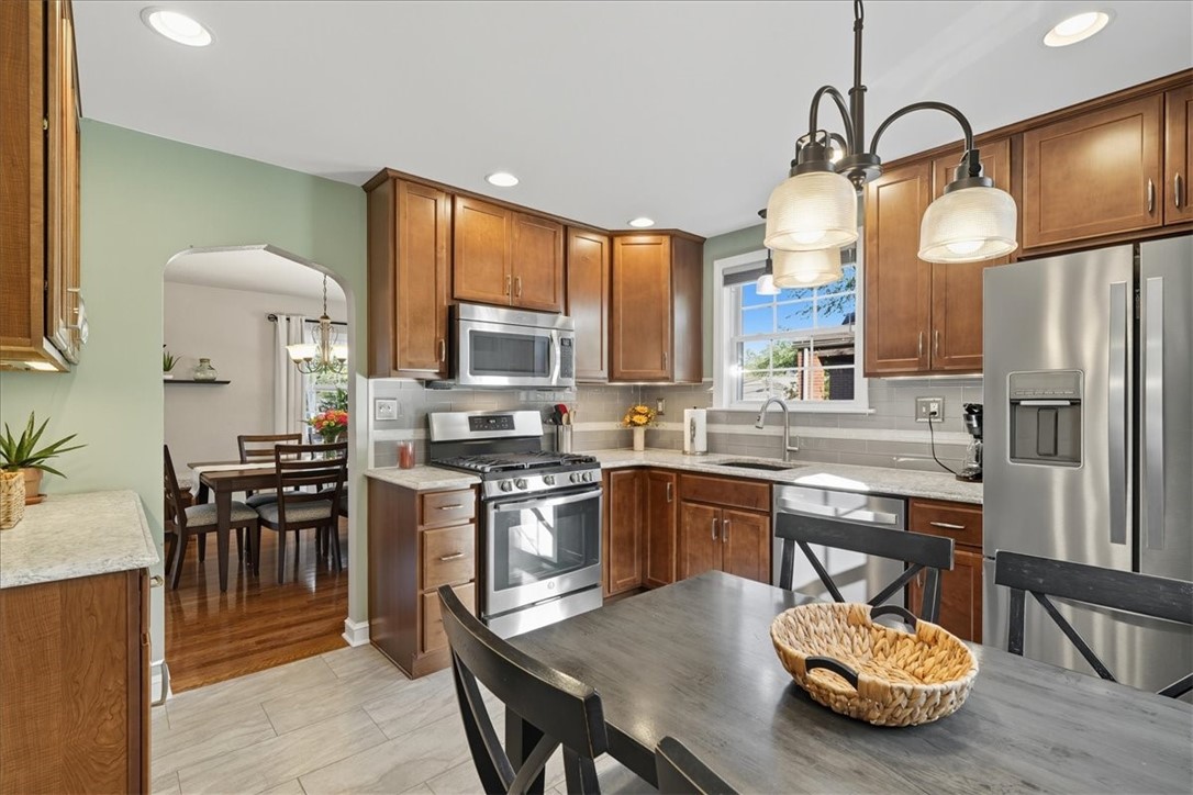 Brentwood, Pennsylvania 15227, United States, 3 Bedrooms Bedrooms, ,2 BathroomsBathrooms,Residential,Active,221697