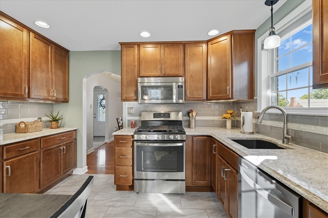 Brentwood, Pennsylvania 15227, United States, 3 Bedrooms Bedrooms, ,2 BathroomsBathrooms,Residential,Active,221697