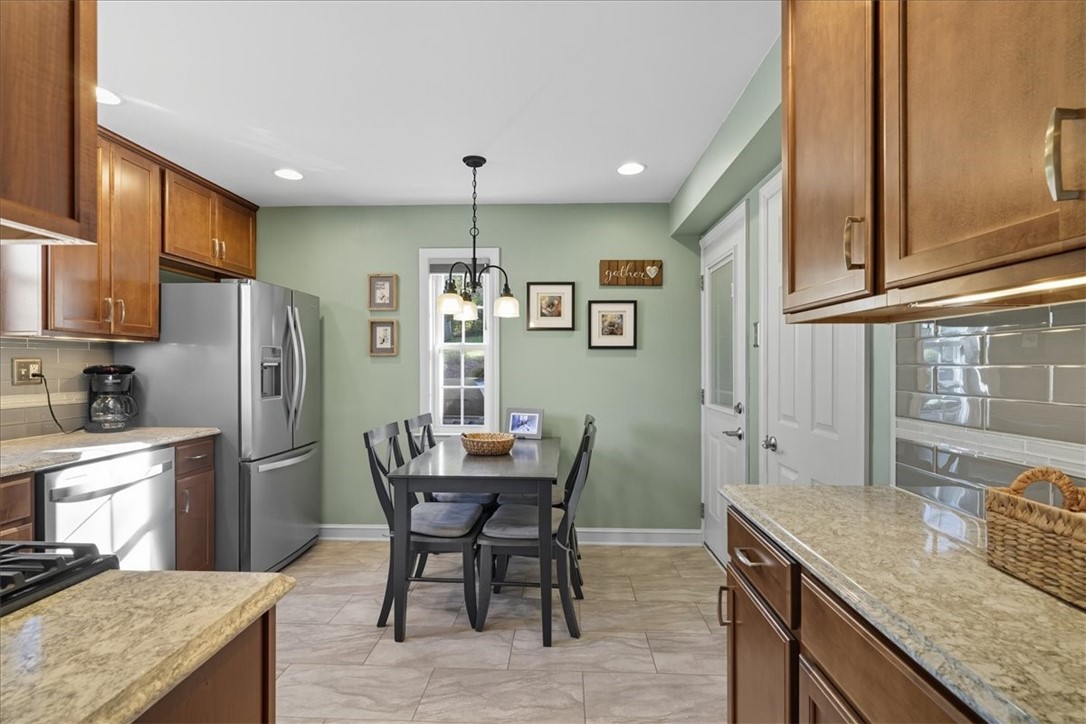 Brentwood, Pennsylvania 15227, United States, 3 Bedrooms Bedrooms, ,2 BathroomsBathrooms,Residential,Active,221697