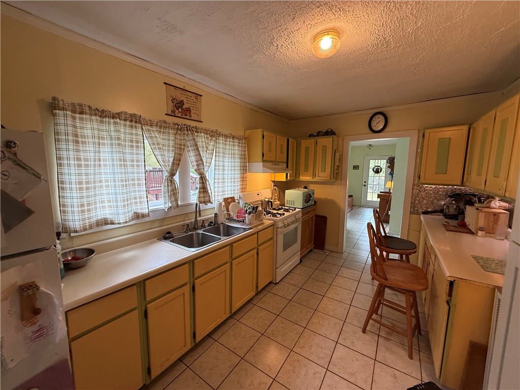 White Twp, Pennsylvania 15701, United States, 4 Bedrooms Bedrooms, ,2 BathroomsBathrooms,Residential,Active,218108