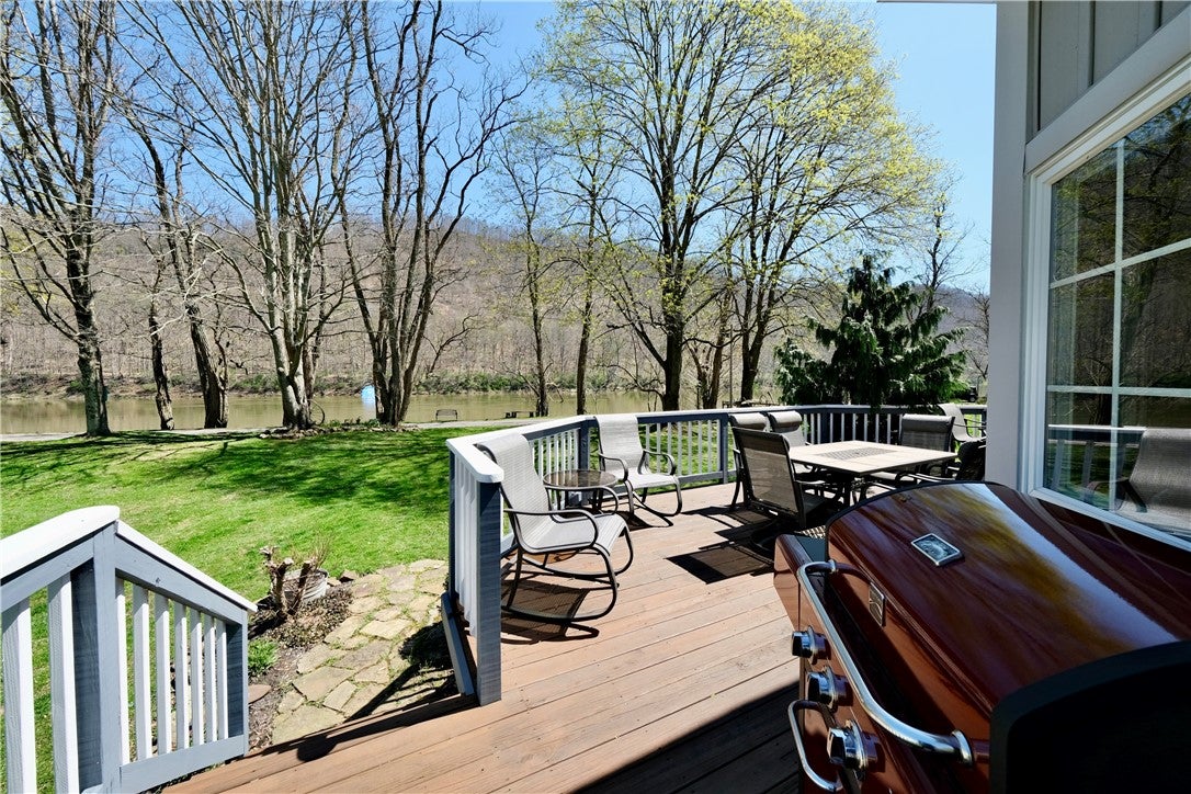713 Hillville Rd