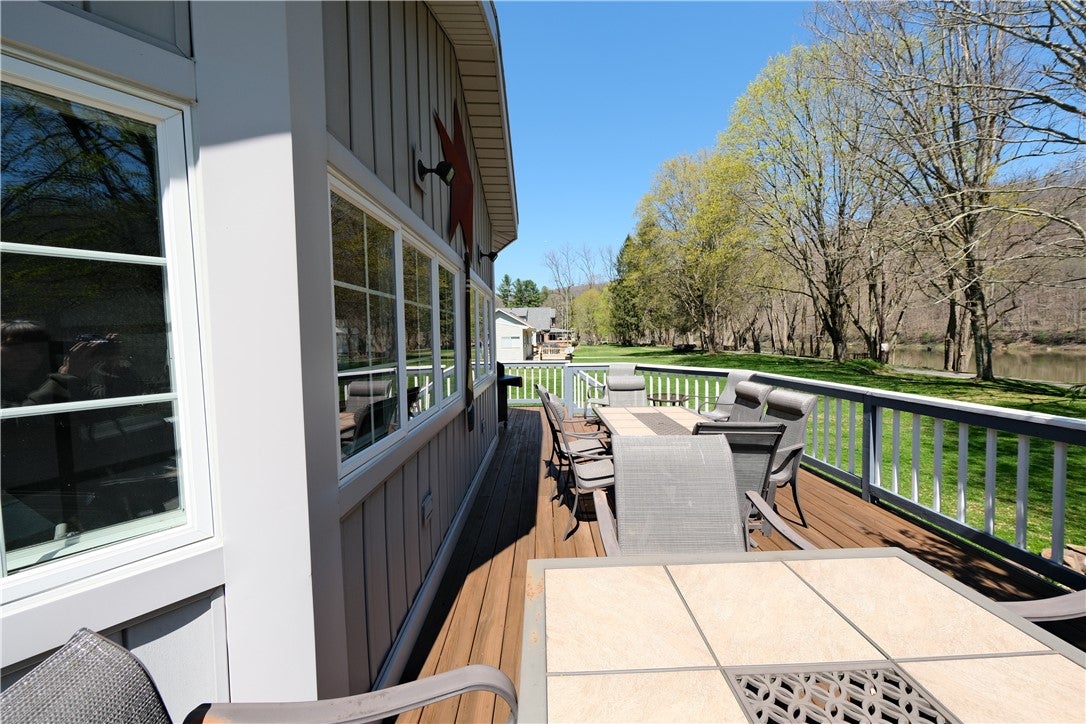 713 Hillville Rd