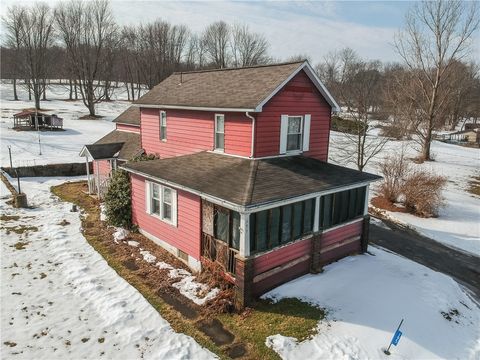 Photo of 195 Aspen Ln, New Castle, PA 16101 (MLS # 1740219)