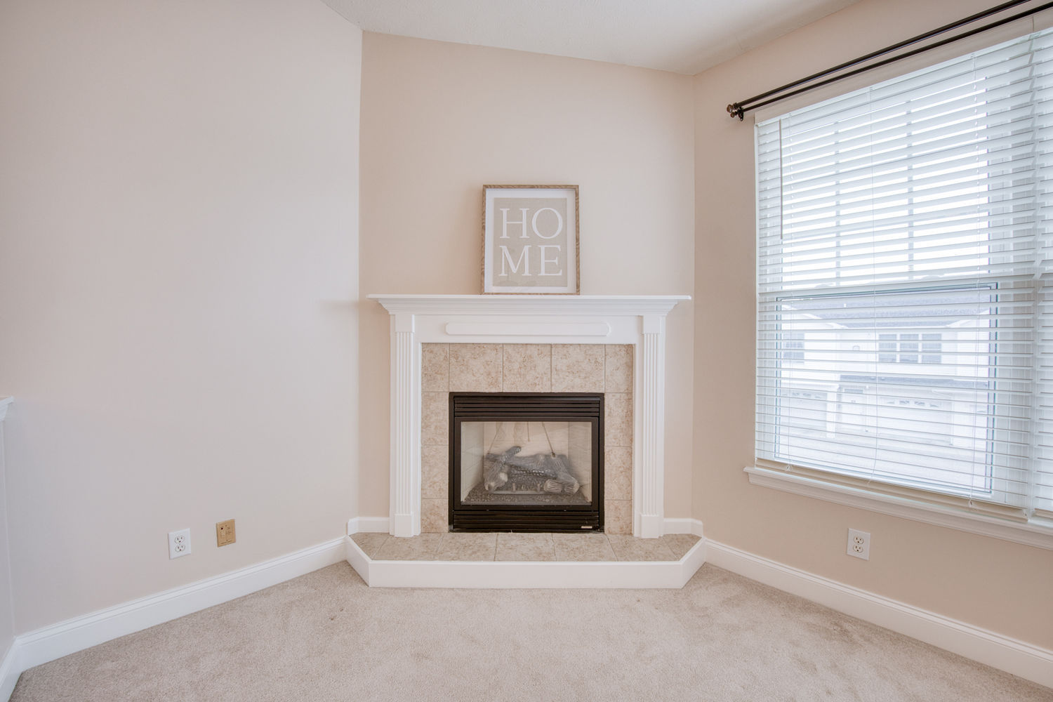 227 ADAMS POINTE Boulevard 3
