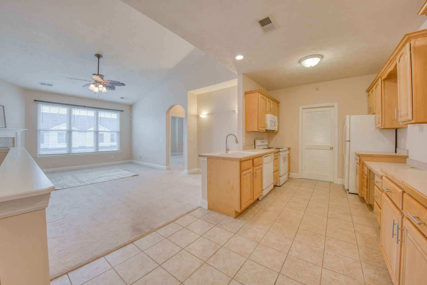 227 ADAMS POINTE Boulevard 3