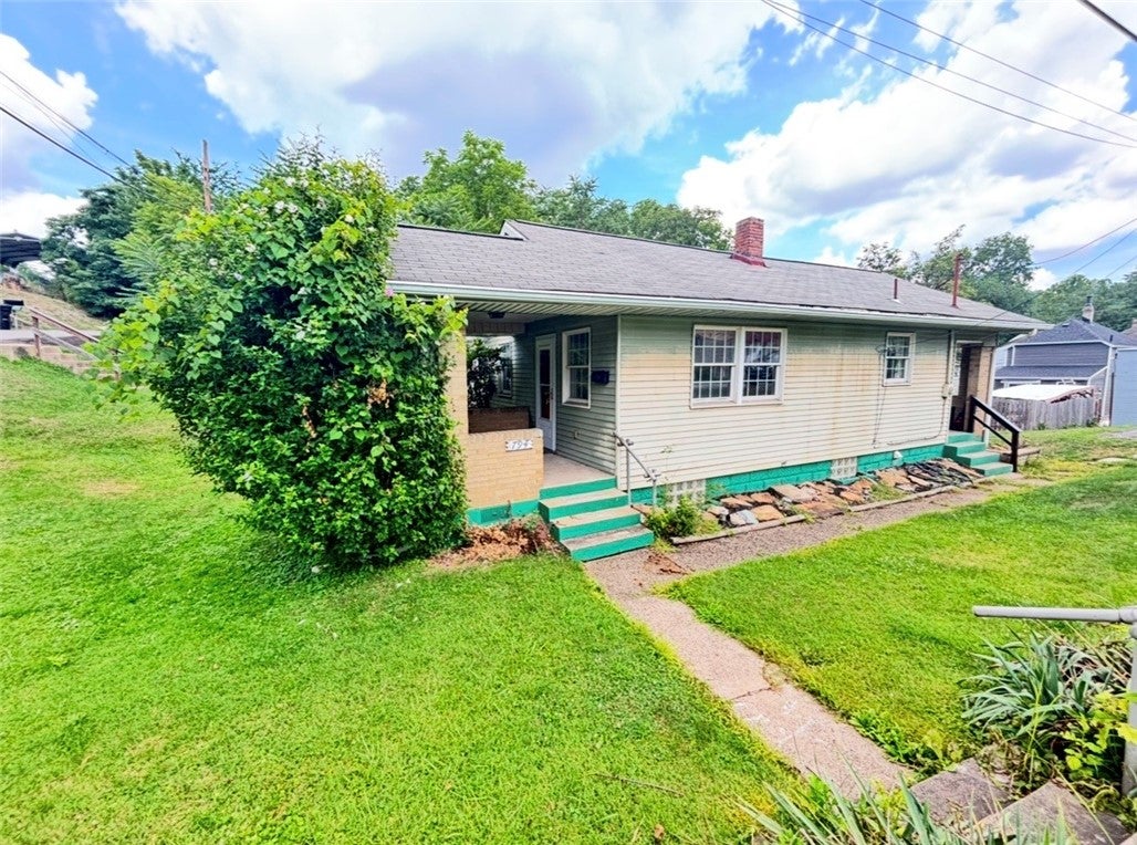 Photo 1 of 12 — 794 S Gray Avenue, Collier Twp, PA 15017