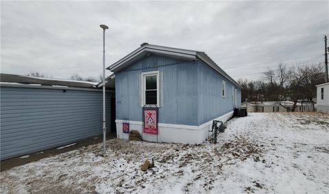 Photo of 226 Poplar St, Rochester, PA 15074 (MLS # 1737365)