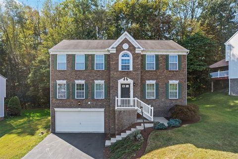 Photo of 705 Sunrise Dr, Leechburg, PA 15656 (MLS # 1727405)