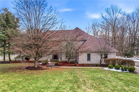 Photo of 4506 Whippoorwill Dr, Hermitage, PA 16148 (MLS # 1741633)