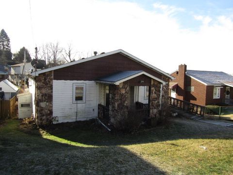 Photo of 724 Laura St Ave, West Mifflin, PA 15122 (MLS # 1735143)
