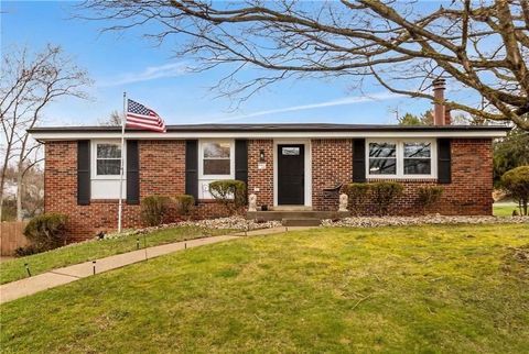 Photo of 701 Havengate Dr, Bethel Park, PA 15102 (MLS # 1751640)
