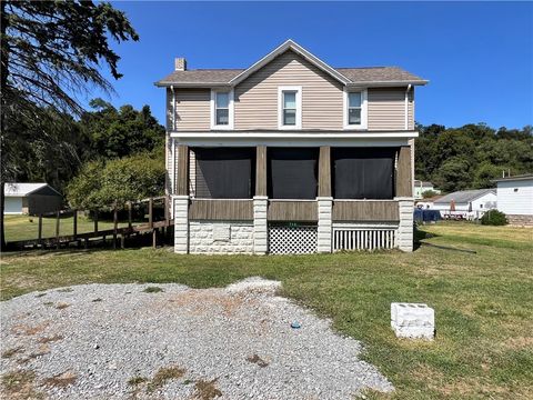 Photo of 716 Kennedy Ave, East Vandergrift, PA 15629 (MLS # 1725175)