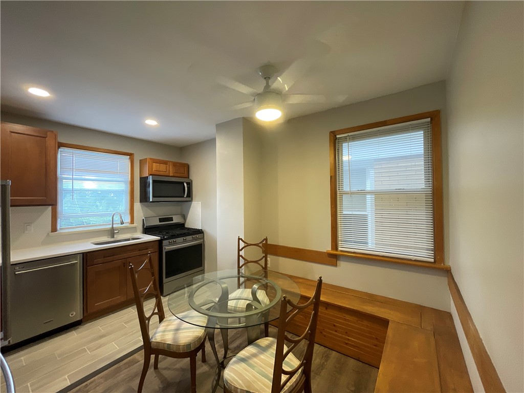 Brookline, Pennsylvania 15226, United States, 2 Bedrooms Bedrooms, ,1 BathroomBathrooms,Residential,Active,211662