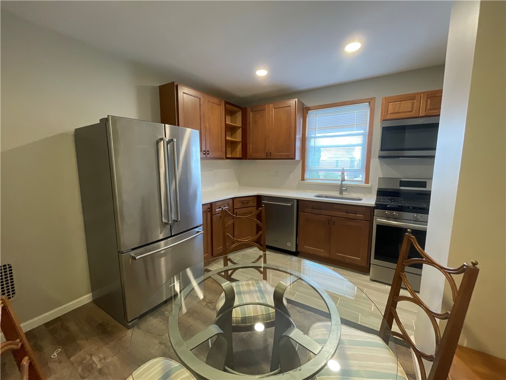 Brookline, Pennsylvania 15226, United States, 2 Bedrooms Bedrooms, ,1 BathroomBathrooms,Residential,Active,211662