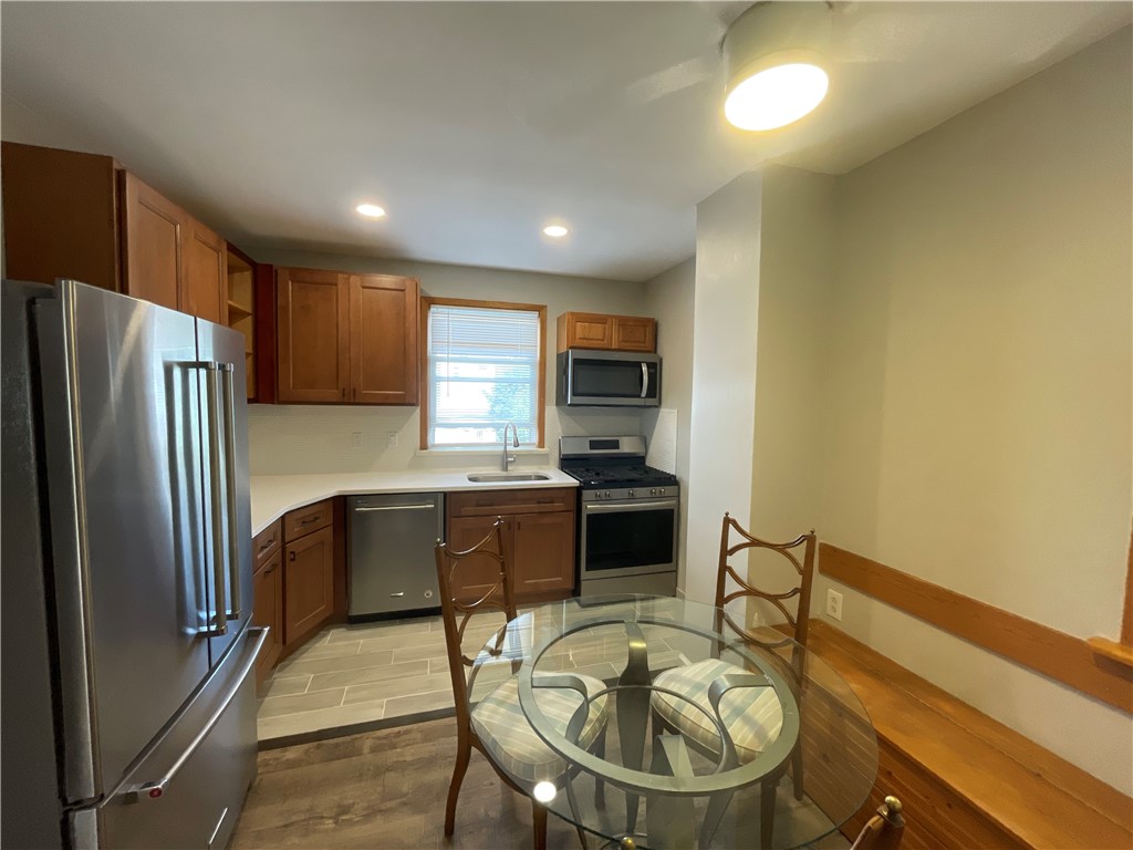 Brookline, Pennsylvania 15226, United States, 2 Bedrooms Bedrooms, ,1 BathroomBathrooms,Residential,Active,211662