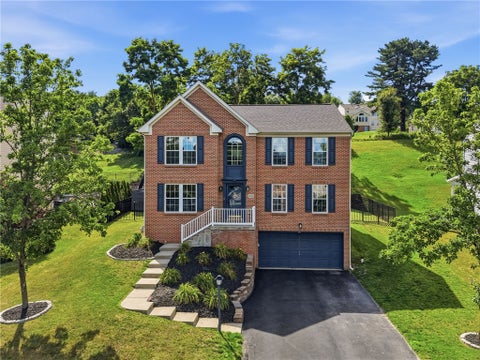 Photo of 224 Beagle Dr, Coraopolis, PA 15108 (MLS # 1761548)