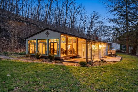 Photo of 142 Twin Lakes Dr, Zelienople, PA 16063 (MLS # 1745125)