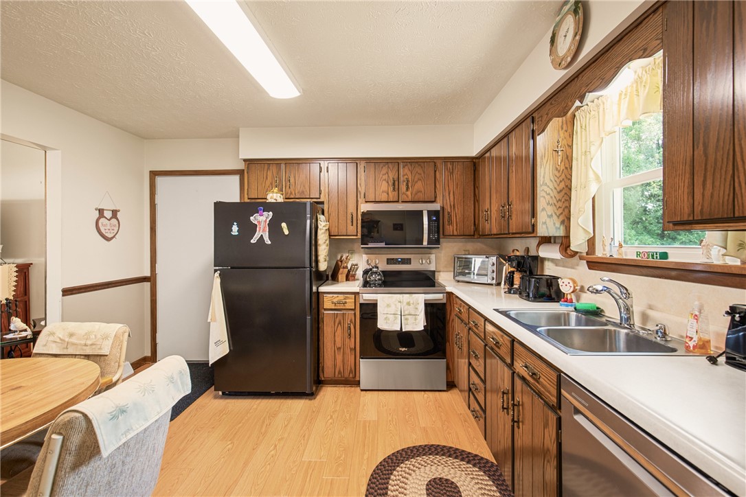 Somerset Boro, Pennsylvania 15501, United States, 4 Bedrooms Bedrooms, ,3 BathroomsBathrooms,Residential,Pending,166827