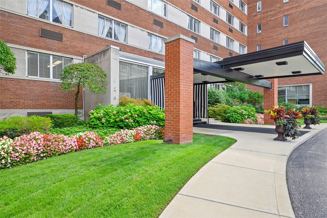 128 N Craig Street 415