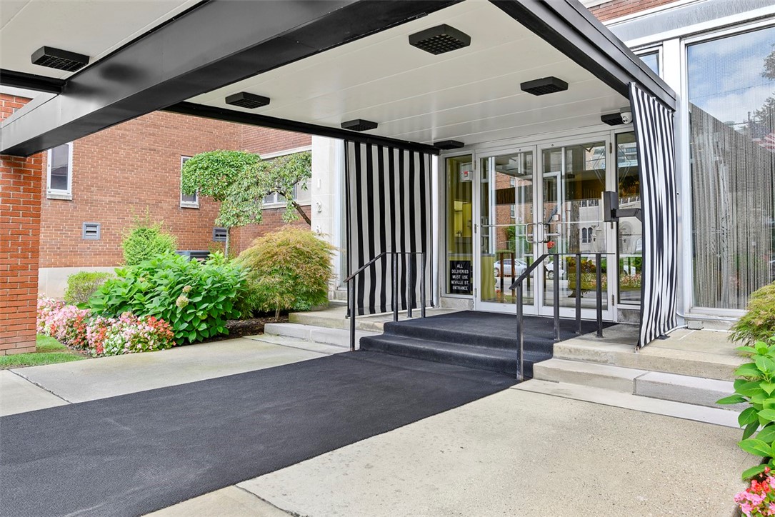 128 N Craig Street 415