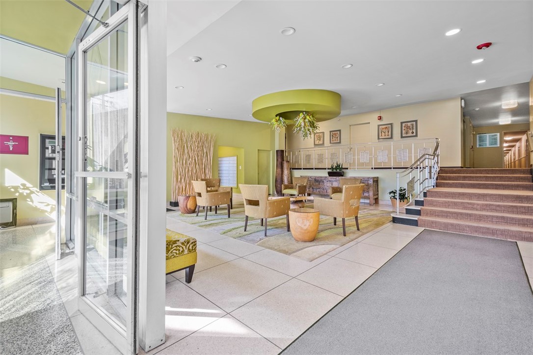 128 N Craig Street 415