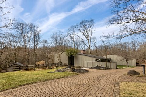 Photo of 112 Wynnwood Dr, Pittsburgh, PA 15215 (MLS # 1735817)