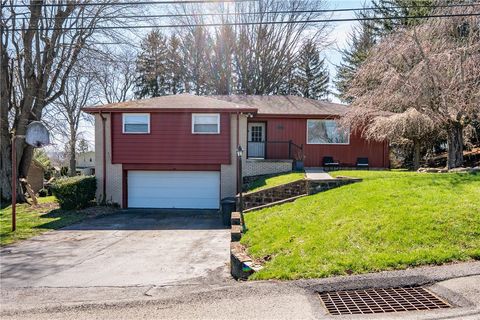 Photo of 1211 Trent Dr, Latrobe, PA 15650 (MLS # 1749382)