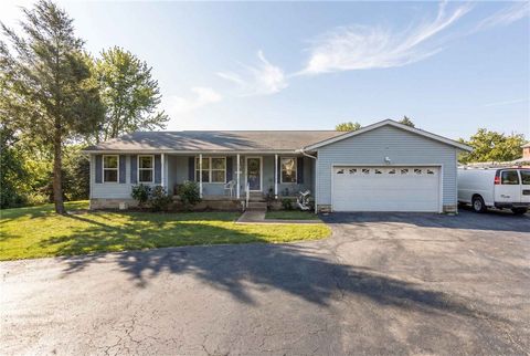 38 Roxbury Rd Braddock Hills PA 15221