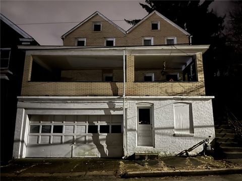 Photo of 110 Chestnut St #C, Jeannette, PA 15644 (MLS # 1736513)