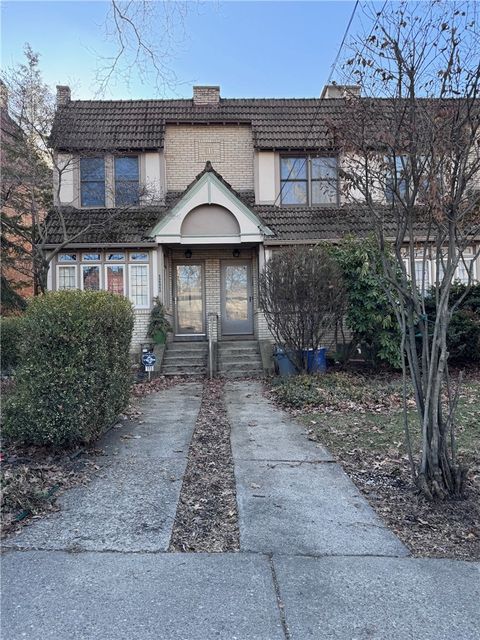 Townhouse For Sale - 113 Pennwood Avenue Ave<br/> Pittsburgh, PA 15218