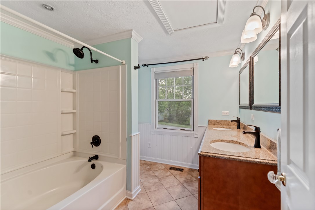 Oakdale, Pennsylvania 15071, United States, 3 Bedrooms Bedrooms, ,2 BathroomsBathrooms,Residential,Contingent,131205