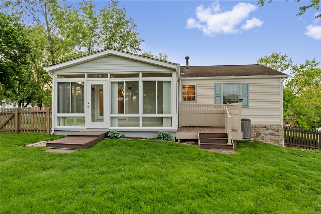 Oakdale, Pennsylvania 15071, United States, 3 Bedrooms Bedrooms, ,2 BathroomsBathrooms,Residential,Contingent,131205