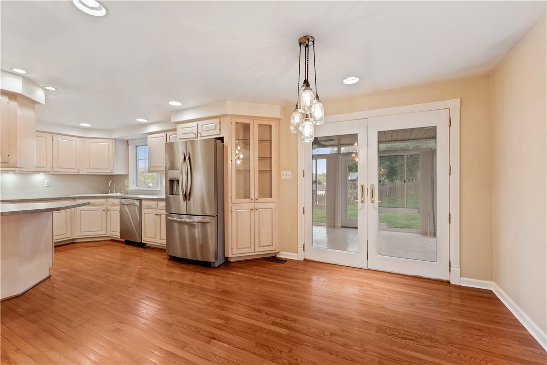 Oakdale, Pennsylvania 15071, United States, 3 Bedrooms Bedrooms, ,2 BathroomsBathrooms,Residential,Contingent,131205