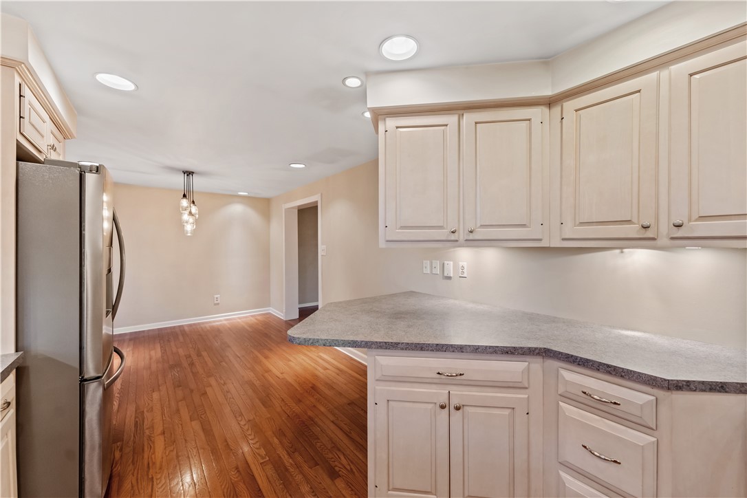 Oakdale, Pennsylvania 15071, United States, 3 Bedrooms Bedrooms, ,2 BathroomsBathrooms,Residential,Contingent,131205