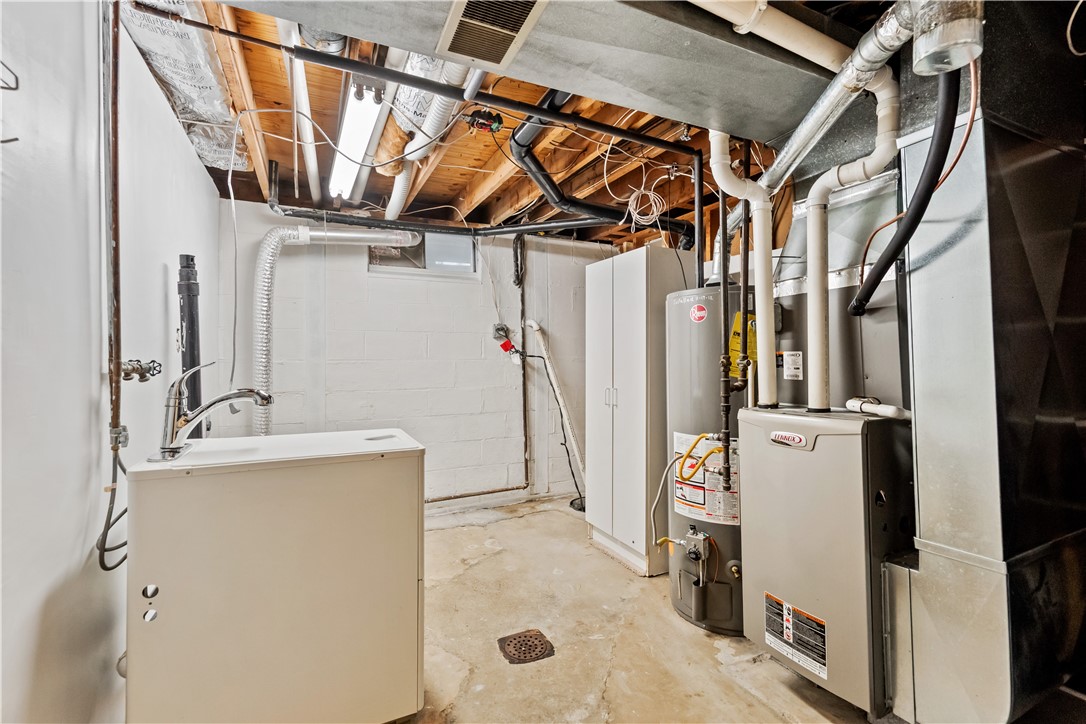 Oakdale, Pennsylvania 15071, United States, 3 Bedrooms Bedrooms, ,2 BathroomsBathrooms,Residential,Contingent,131205