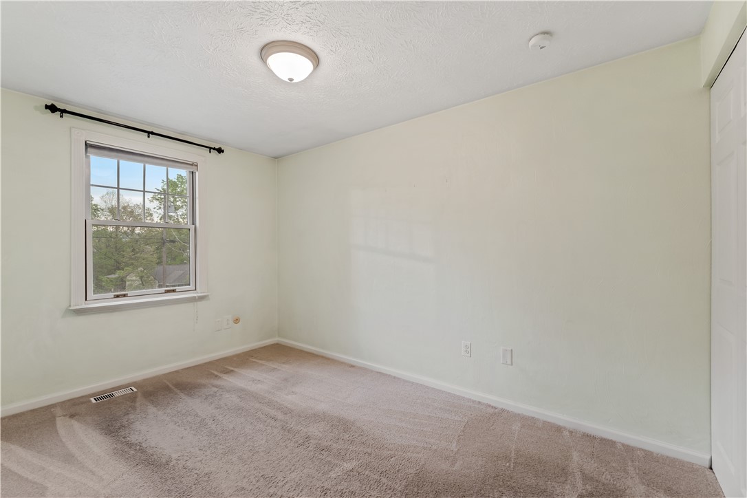 Oakdale, Pennsylvania 15071, United States, 3 Bedrooms Bedrooms, ,2 BathroomsBathrooms,Residential,Contingent,131205