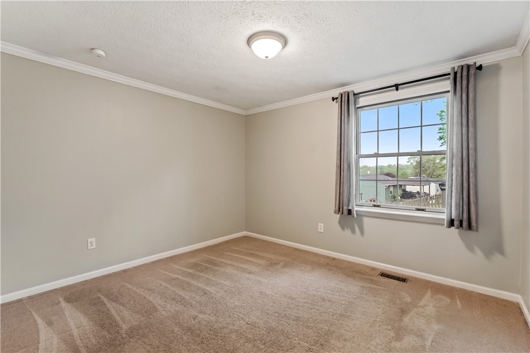 Oakdale, Pennsylvania 15071, United States, 3 Bedrooms Bedrooms, ,2 BathroomsBathrooms,Residential,Contingent,131205