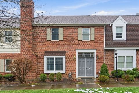 Photo of 202 Boxwood Ct, Canonsburg, PA 15317 (MLS # 1733482)