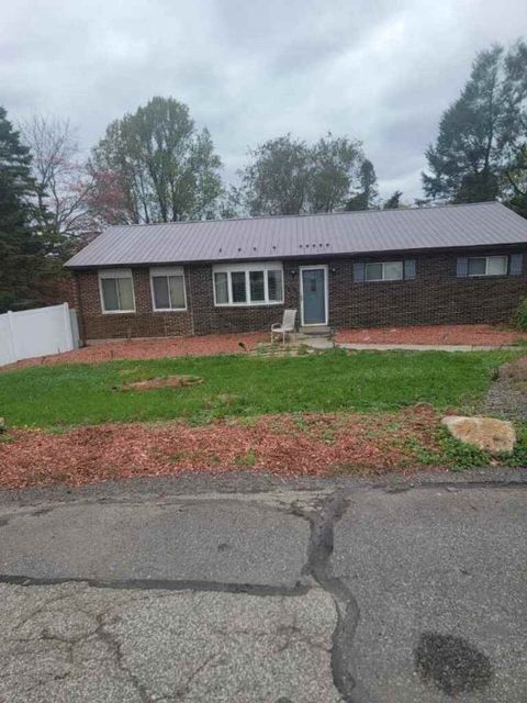 Photo of 447 Englewood Dr, Pittsburgh, PA 15237 (MLS # 1726955)