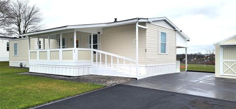 Photo of 76 Crestview Dr., Tarentum, PA 15084 (MLS # 1735335)