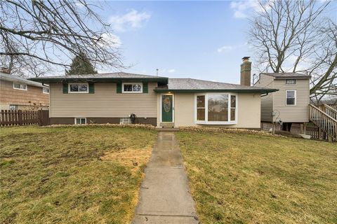 Photo of 2745 Hastings Dr, New Kensington, PA 15068 (MLS # 1742594)