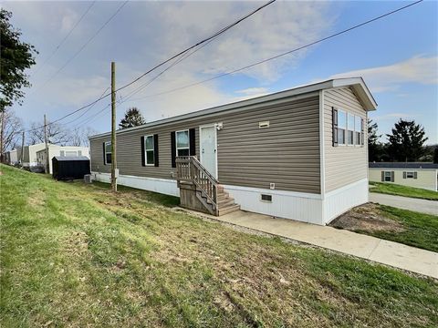 Photo of 421 Fawn Dr St, Washington, PA 15301 (MLS # 1746003)