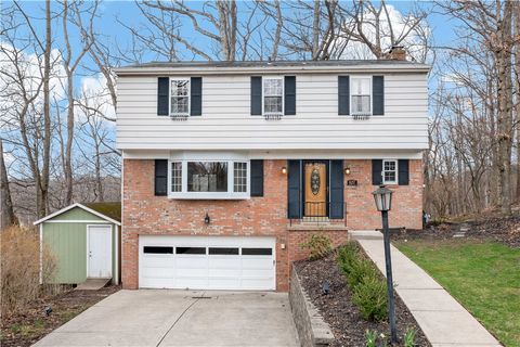 Photo of 627 Berwick Ct, Pittsburgh, PA 15237 (MLS # 1746297)